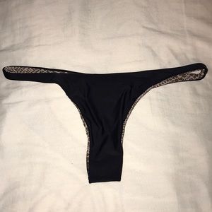 Acacia Black Bottom